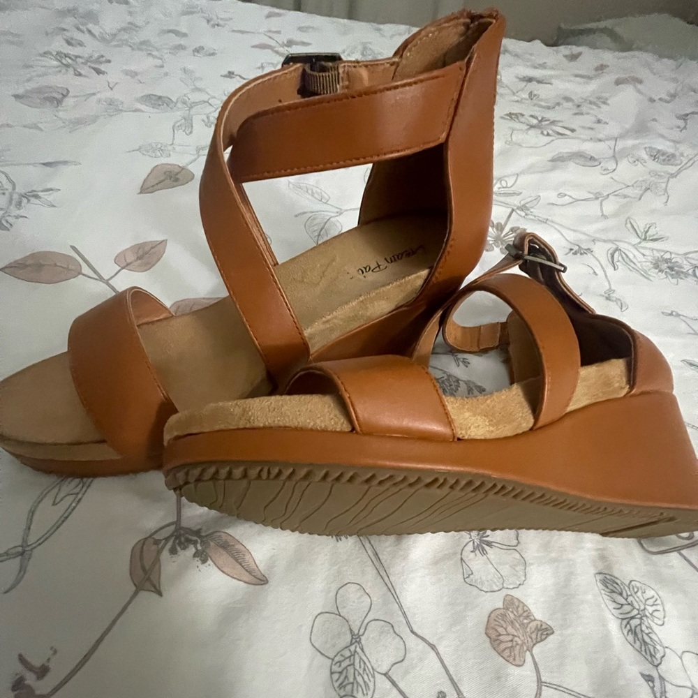 Tan Women’s Wedge Sandals size 7